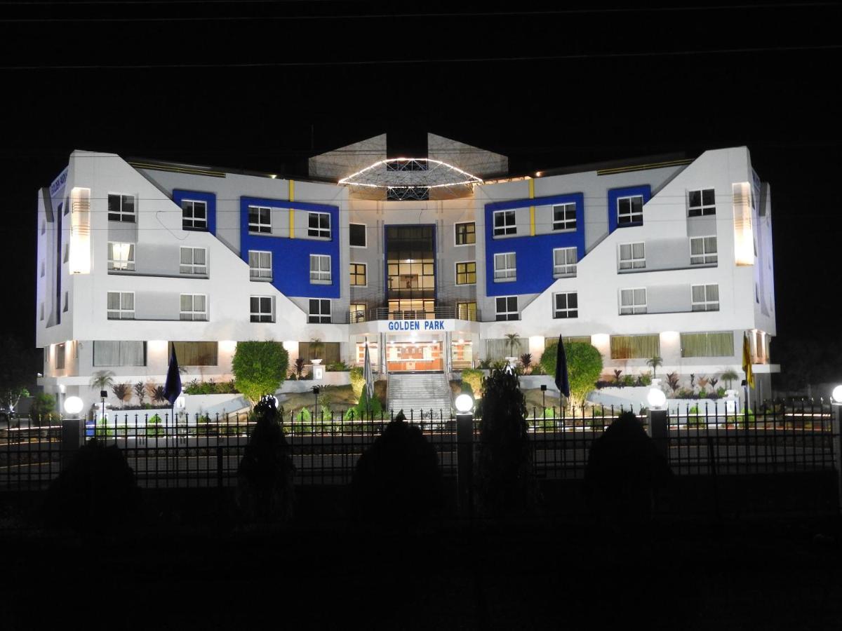 Golden Park Hotel & Resort Māldah Exterior foto