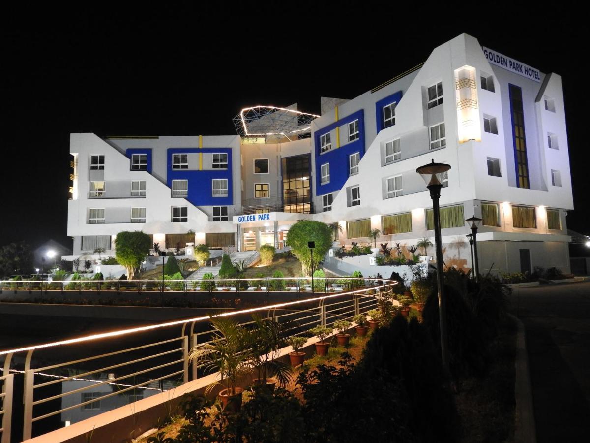 Golden Park Hotel & Resort Māldah Exterior foto