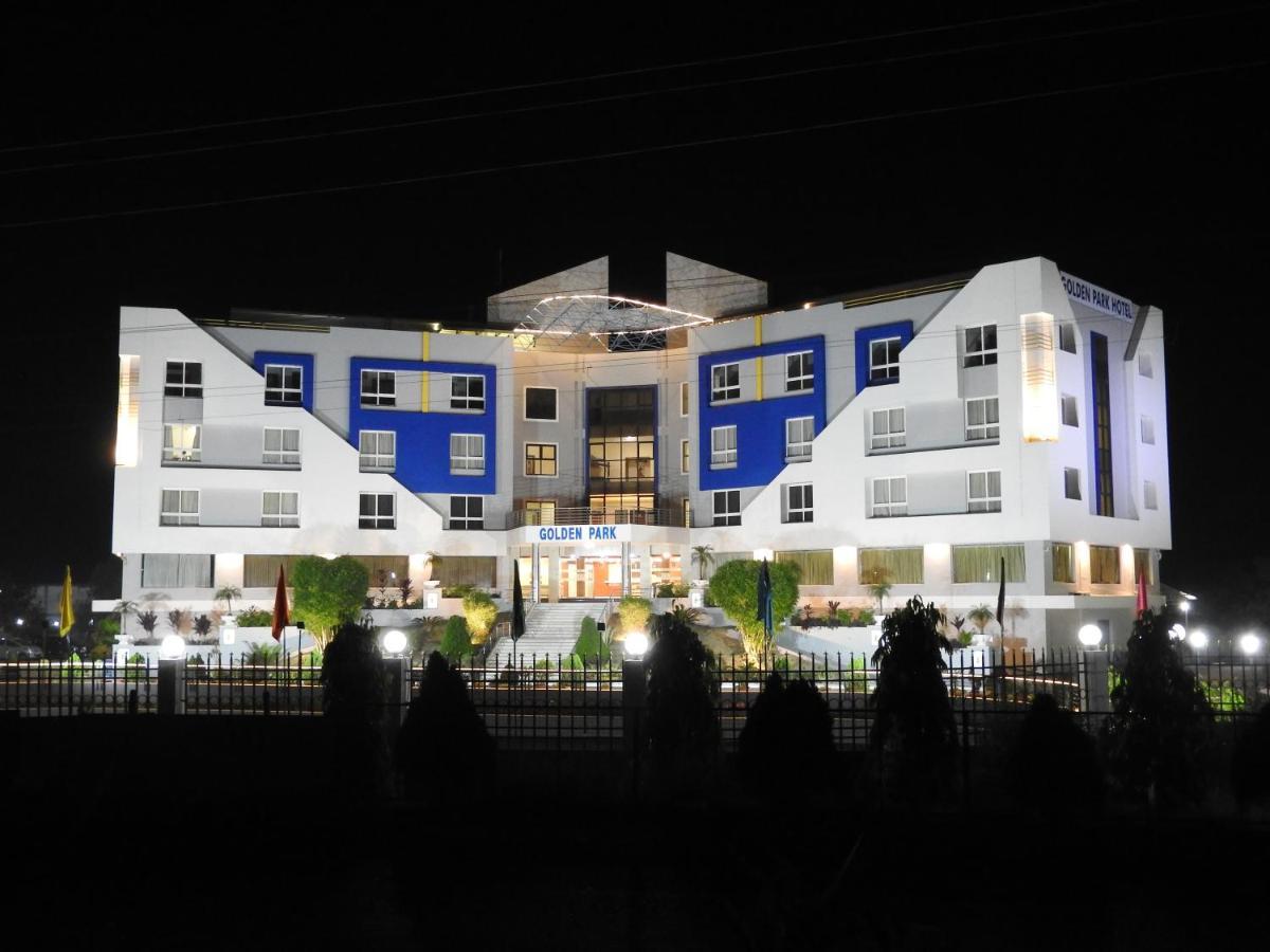 Golden Park Hotel & Resort Māldah Exterior foto